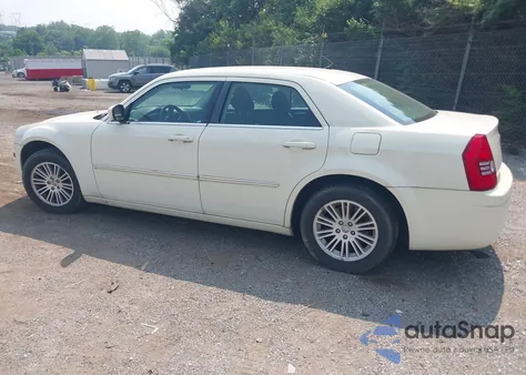 2008 Chrysler 300 Lx z USA, uszkodzony, nr VIN 2C3LA43R48H225478